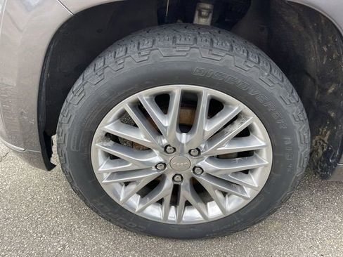 Used 2018 Jeep Grand Cherokee Summit AWD/4WD image 2