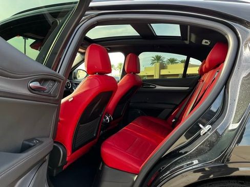 Used 2024 Alfa Romeo Stelvio Veloce image 9