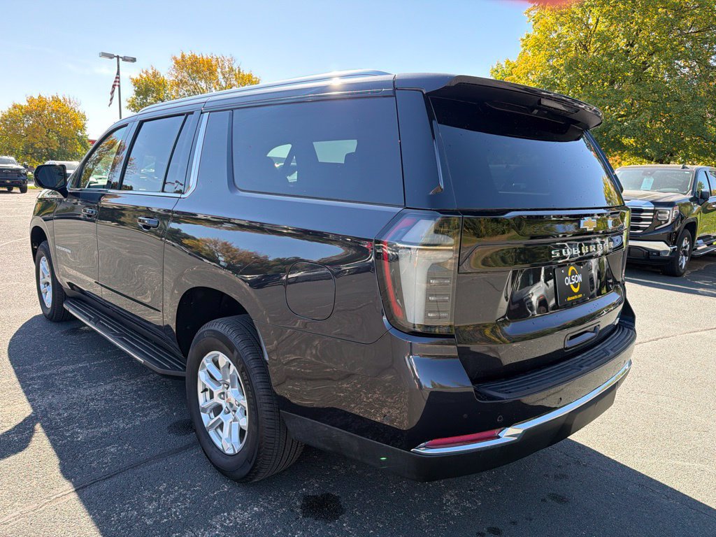 Used 2026 Chevrolet Suburban LT w/ Comfort Package AWD/4WD image 5