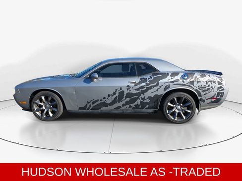 Used 2014 Dodge Challenger SXT image 7
