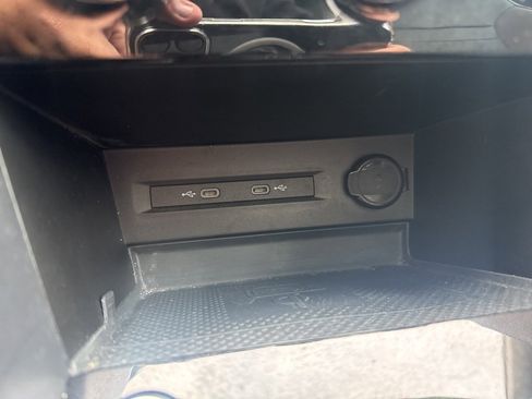 Used 2022 Volkswagen Taos SEL image 36