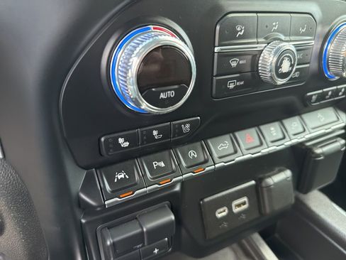 Used 2019 GMC Sierra 1500 SLT w/ SLT Premium Plus Package image 19