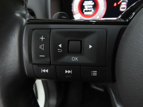 Used 2023 Nissan Rogue Platinum FWD image 13