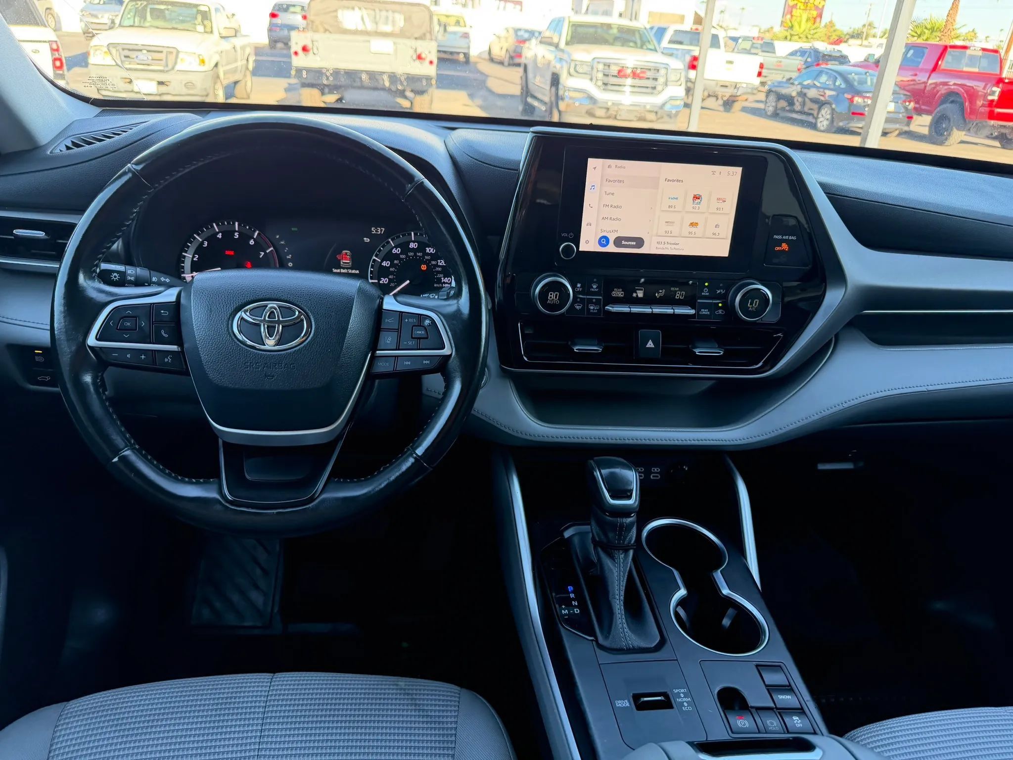 Used 2023 Toyota Highlander LE FWD image 26