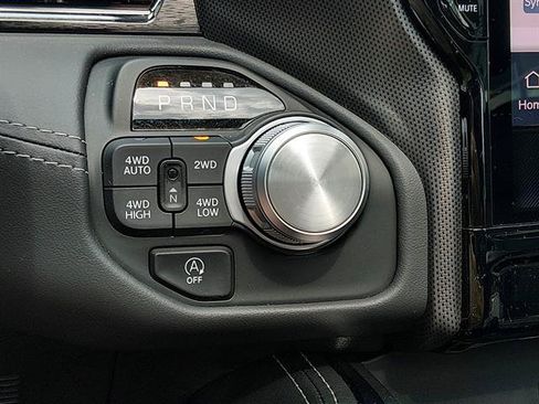 Used 2025 RAM 1500 Limited AWD/4WD image 17