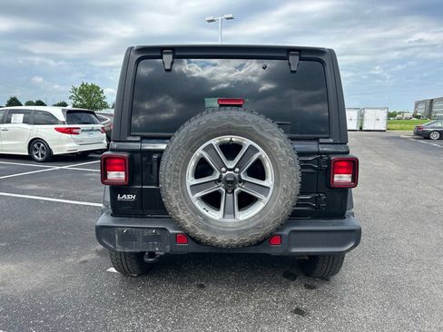 Used 2020 Jeep Wrangler Unlimited Sahara w/ Cold Weather Group AWD/4WD image 9