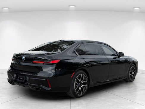 Certified 2024 BMW 760i xDrive AWD/4WD image 3