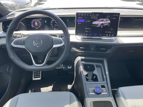Used 2025 Volkswagen Tiguan SE R-Line AWD/4WD image 13