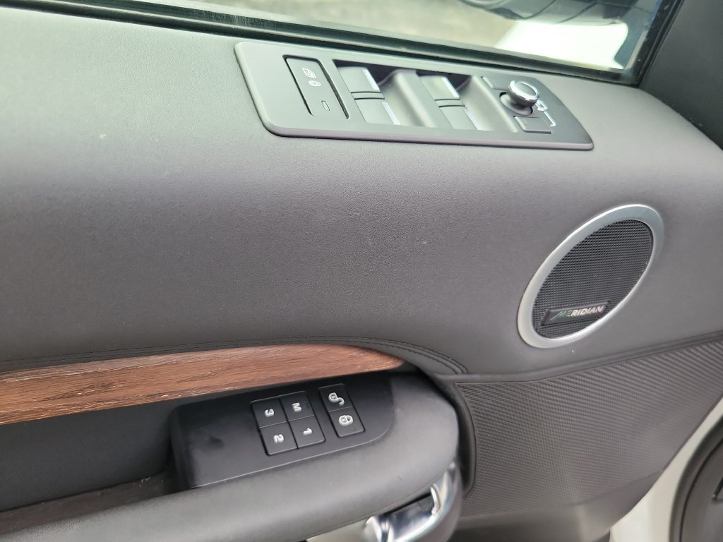 Used 2018 Land Rover Discovery HSE AWD/4WD image 22