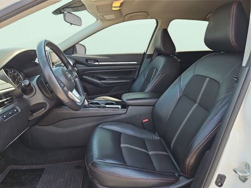 Used 2024 Nissan Altima 2.5 SR FWD image 13