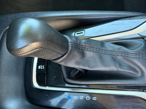 Used 2020 Toyota Corolla LE w/ Carpet Mat Package (TMS) image 24