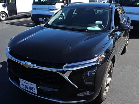 Used 2025 Chevrolet Trax LT w/ Driver Confidence Package FWD image 3