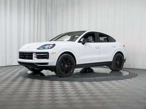 Used 2025 Porsche Cayenne S image 28