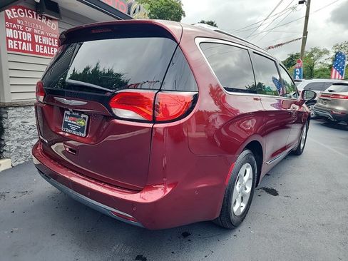 Used 2017 Chrysler Pacifica Touring-L Plus w/ Advanced Safetytec Group FWD image 3