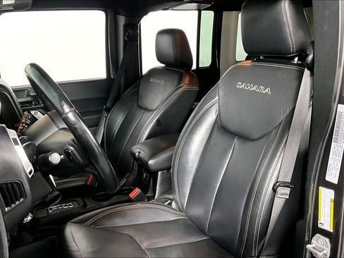Used 2017 Jeep Wrangler Unlimited Sahara w/ Dual Top Group AWD/4WD image 24