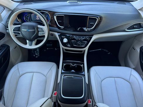 Used 2021 Chrysler Pacifica Limited w/ Premium & Safety Sphere Group FWD image 23