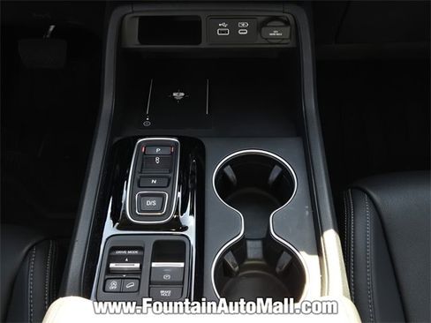 Used 2025 Honda Pilot Touring image 13