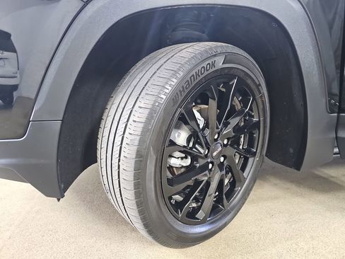 Used 2024 GMC Terrain SLT w/ Tech Package image 38