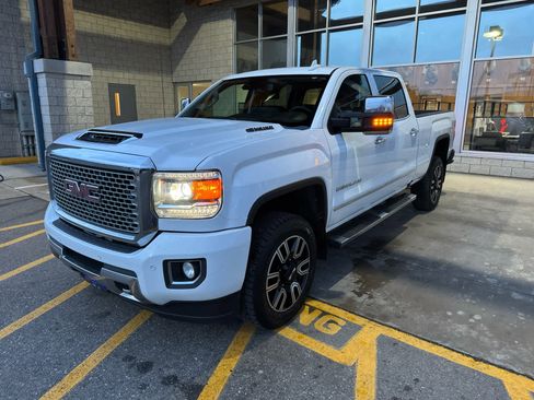 Used 2017 GMC Sierra 2500 Denali w/ Duramax Plus Package image 1