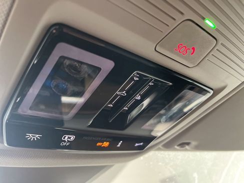 New 2025 Volkswagen Atlas SE image 26