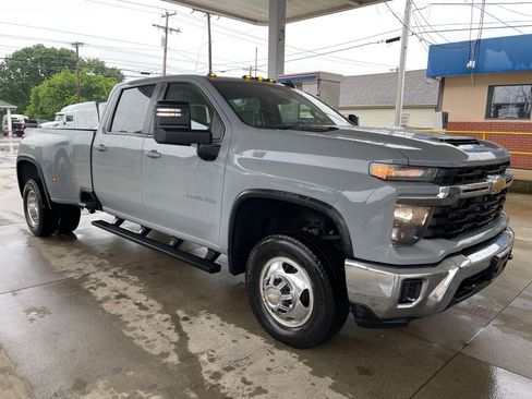 Used 2024 Chevrolet Silverado 3500 LT w/ All Star Edition AWD/4WD image 2