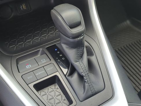 Used 2025 Toyota RAV4 XLE w/ Convenience Package FWD image 62