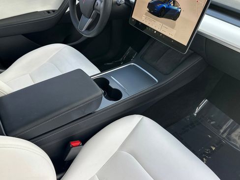 Used 2022 Tesla Model Y Performance image 30