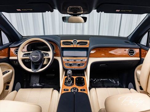 Used 2023 Bentley Bentayga Extended Wheelbase AWD/4WD image 28