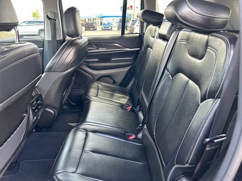 Used 2023 Jeep Grand Cherokee Limited AWD/4WD image 17