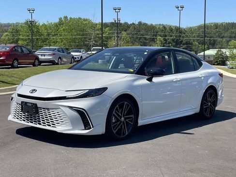 Used 2025 Toyota Camry XSE FWD image 7