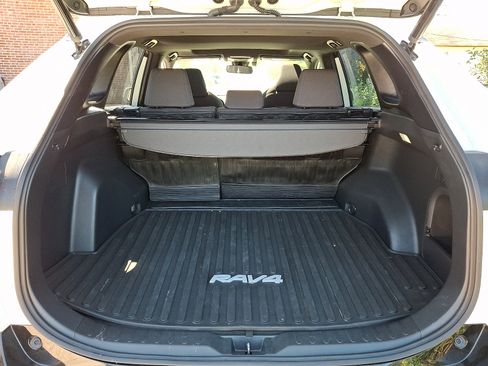 Used 2022 Toyota RAV4 SE w/ Convenience Package AWD/4WD image 30