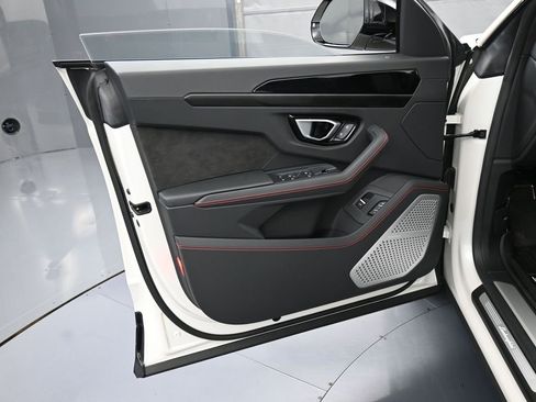 Used 2024 Lamborghini Urus S image 17