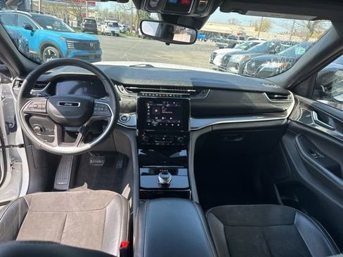 Used 2023 Jeep Grand Cherokee Altitude AWD/4WD image 19