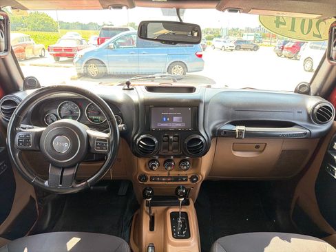 Used 2014 Jeep Wrangler Sahara w/ Connectivity Group AWD/4WD image 18