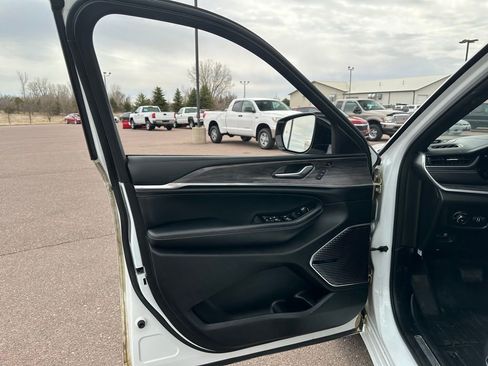 Used 2022 Jeep Grand Cherokee L Overland w/ Luxury Tech Group IV image 11