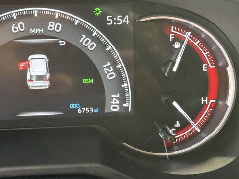 Used 2024 Toyota RAV4 XLE AWD/4WD image 29