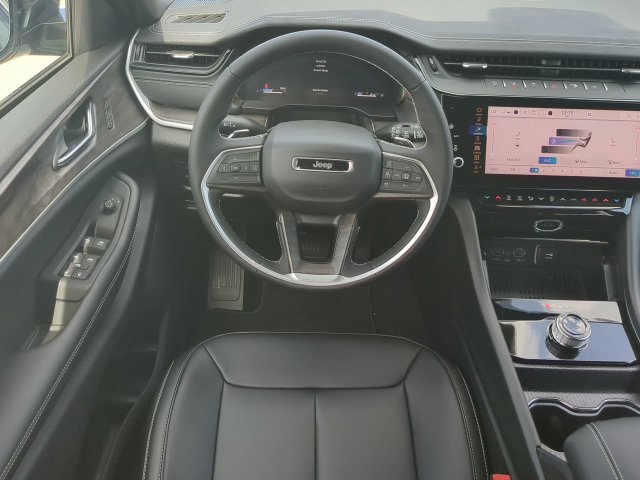 New 2027 Jeep Grand Cherokee Limited RWD image 15