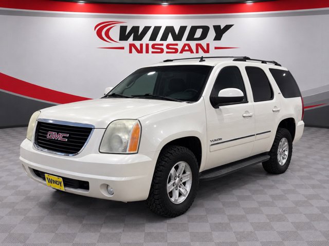Used 2011 GMC Yukon SLT w/ SLT-2 Equipment Package AWD/4WD image 3