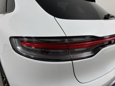 Certified 2024 Porsche Macan AWD/4WD image 18