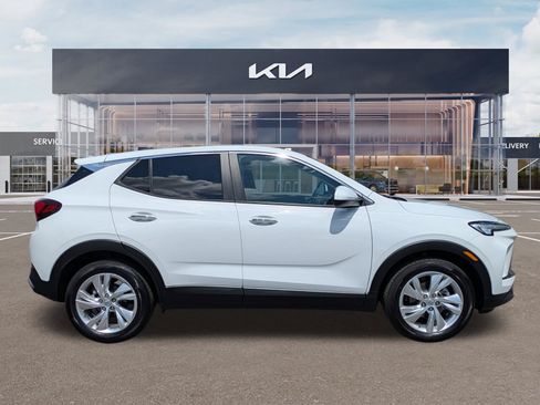 Used 2024 Buick Encore GX Preferred FWD image 3
