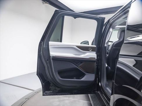 New 2026 Lincoln Navigator L Black Label AWD/4WD image 26