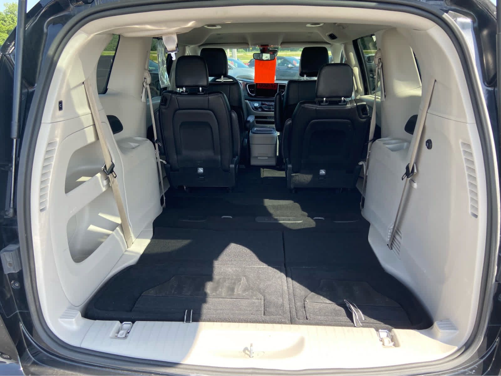 Used 2024 Chrysler Pacifica Touring-L FWD image 5