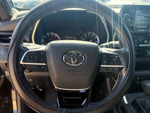 Used 2021 Toyota Highlander XSE FWD image 7