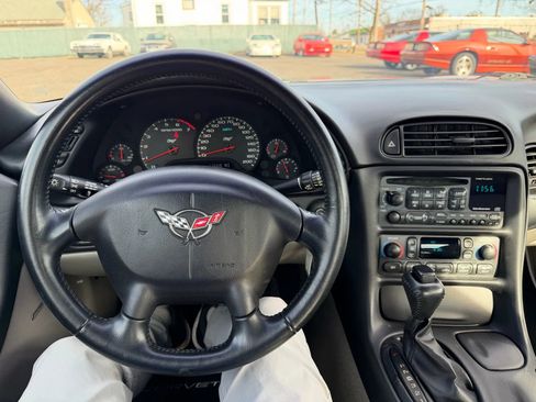 Used 2003 Chevrolet Corvette Coupe w/ Preferred Equipment Group image 19