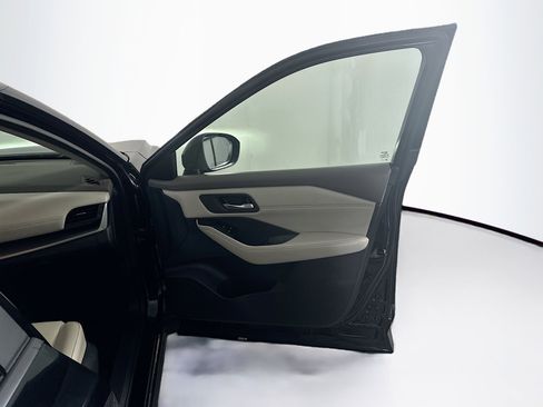 Used 2023 Nissan Rogue SV w/ SV Premium B Package image 34