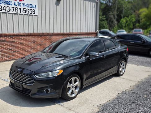 Used 2015 Ford Fusion SE FWD image 1