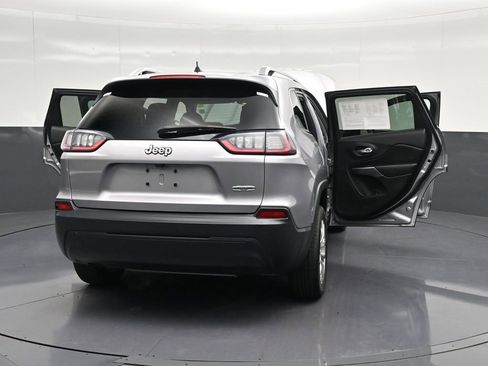 Used 2019 Jeep Cherokee Latitude w/ Popular Appearance Group FWD image 34