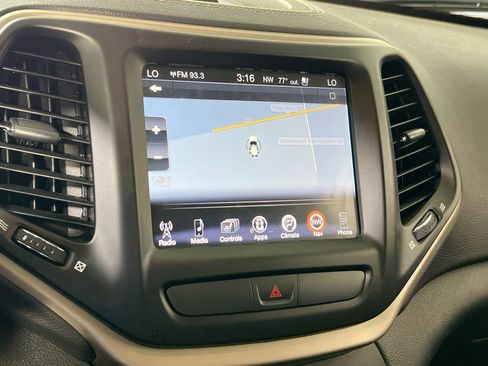 Used 2017 Jeep Cherokee Limited w/ Luxury Group AWD/4WD image 13