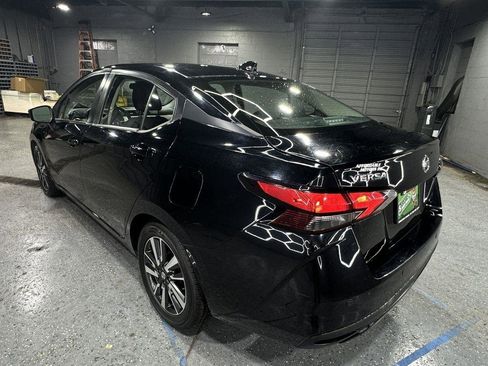 Used 2021 Nissan Versa SV image 3