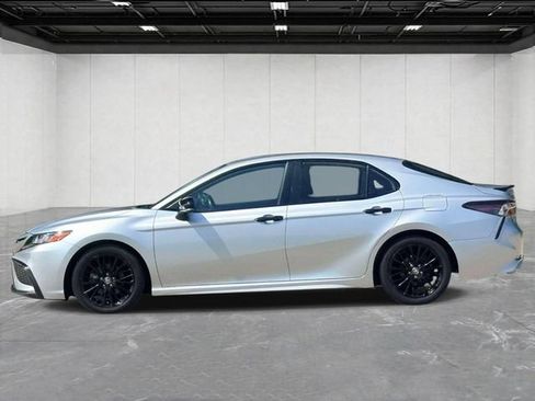 Used 2022 Toyota Camry SE w/ Convenience Package FWD image 2
